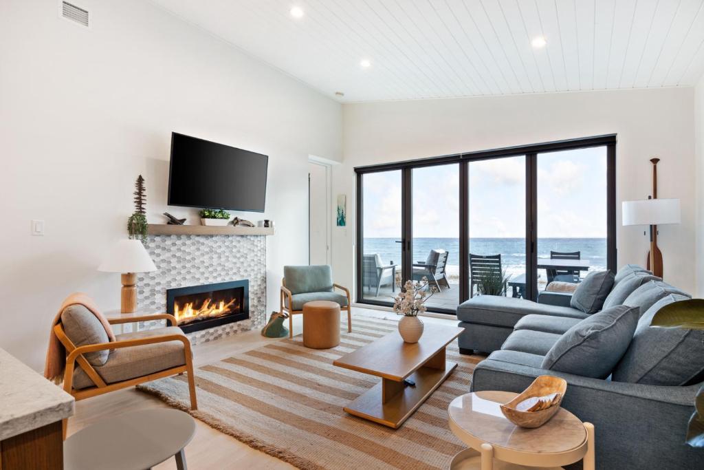 Beachfront Luxury Suite #19 at THE BEACH HOUSE photo 2