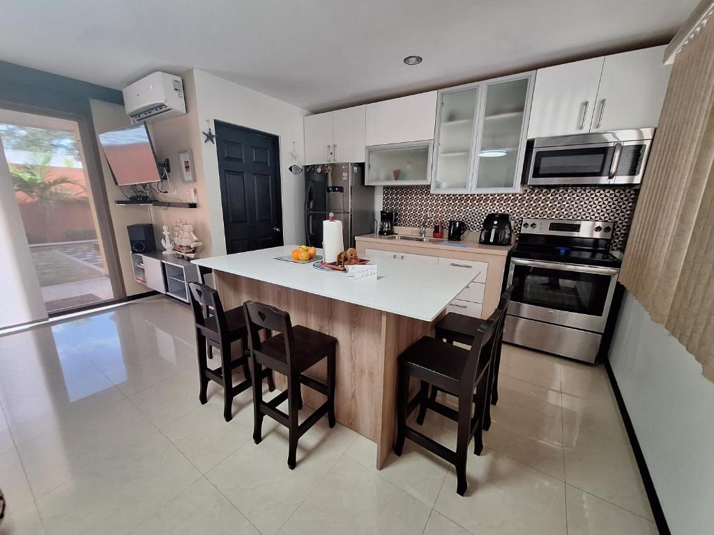 Pura Vida house