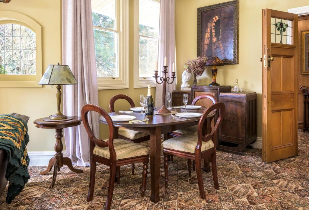 Sassafras village stay - historic home sleeps 4 photo 2