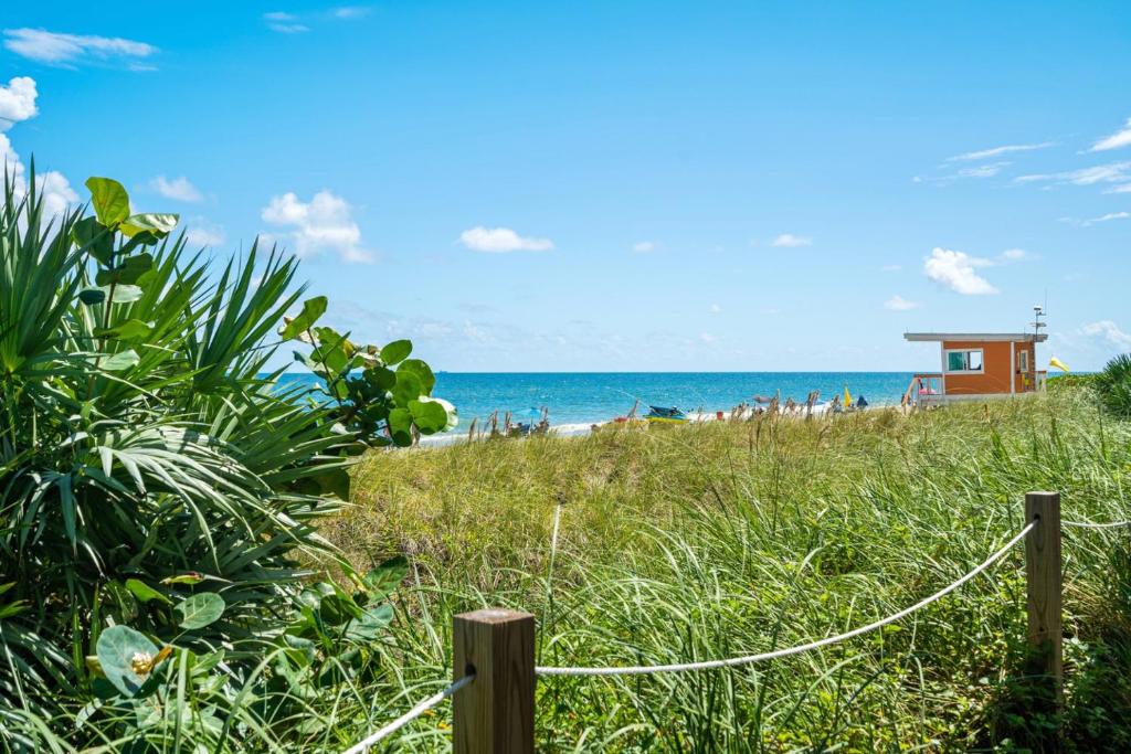 Oceanview 2BR and luxury amenities at Hyde Beach House - Tap to explore photos