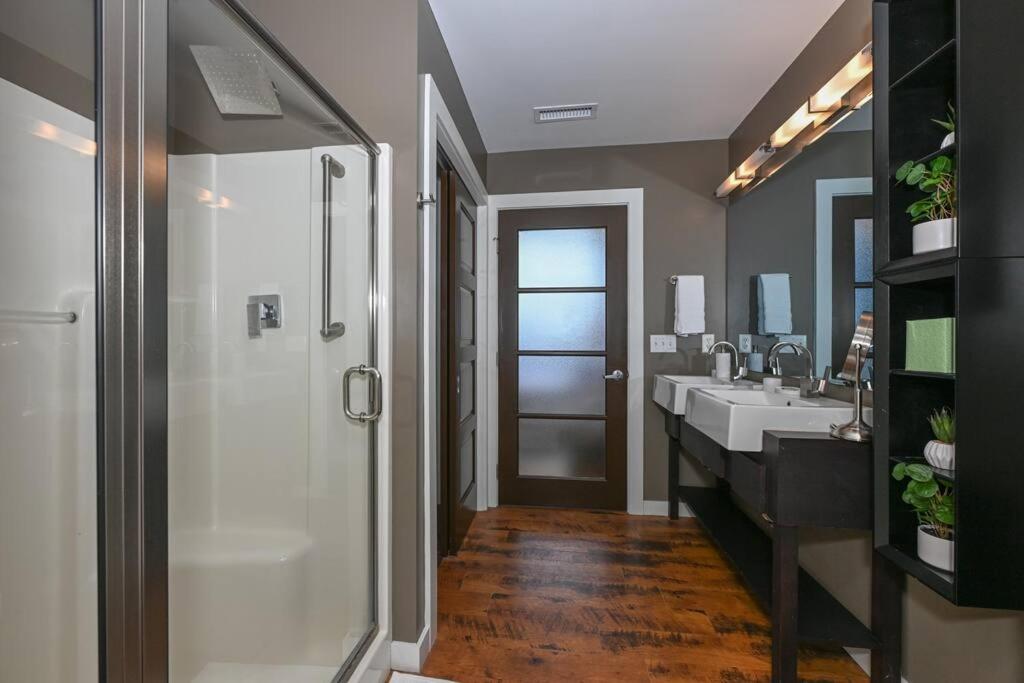 Luxury Condo in Akron Northside District photo 3