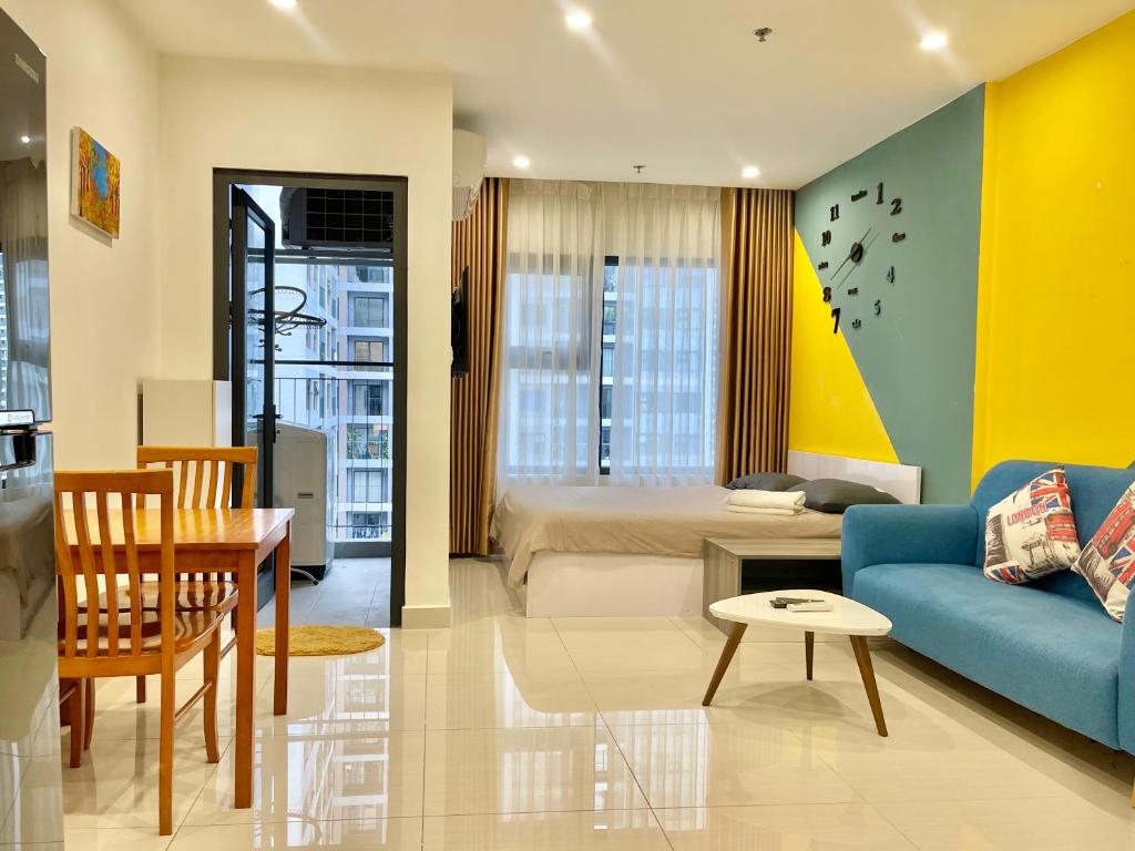 Saigon - Vinhomes Studio Apartment With Pool View photo 2