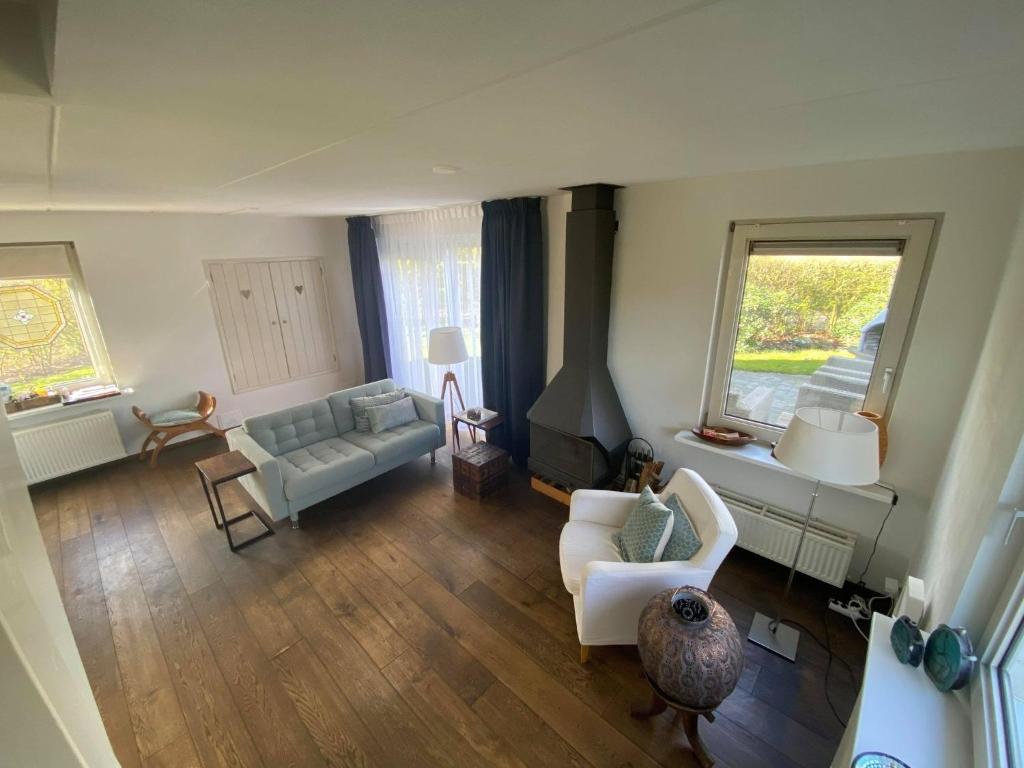 Spacious home with a garden near the Langweerder Wielen photo 4