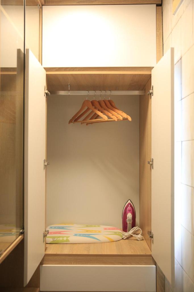 Zeit Home 304, trung tâm Phố Cổ Hà Nội, view Con đường Gốm Sứ, 2 Phòng Ngủ / Free Wifi
