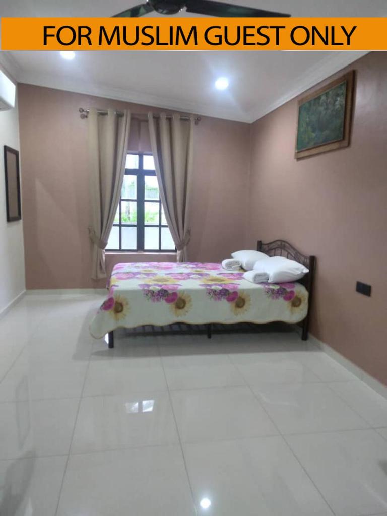 Yasmeen Studio Roomstay Kijal - Room 2 - FOR TWO PERSON ISLAM GUEST ONLY