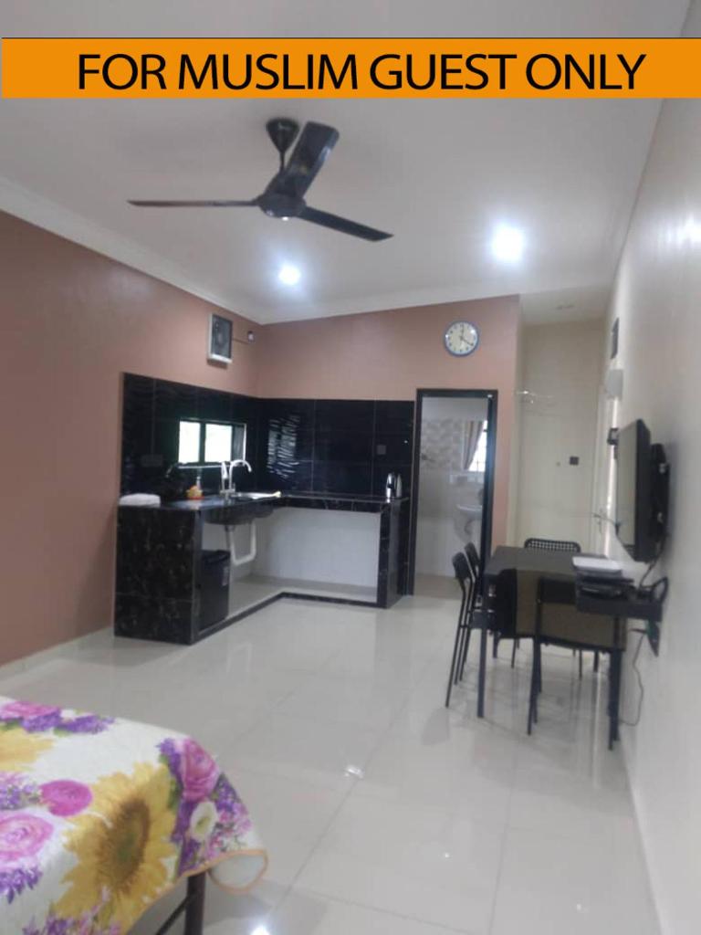 Yasmeen Studio Roomstay Kijal - Room 2 - FOR TWO PERSON ISLAM GUEST ONLY photo 1