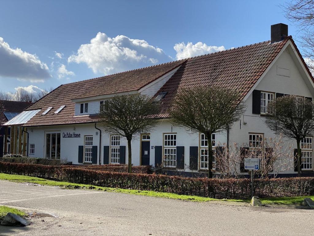 Welcoming Mansion near Forest in Bergeijk