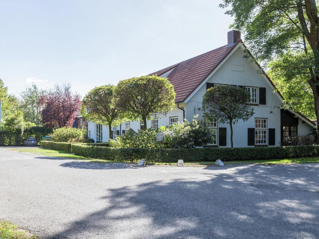Welcoming Mansion near Forest in Bergeijk photo 1