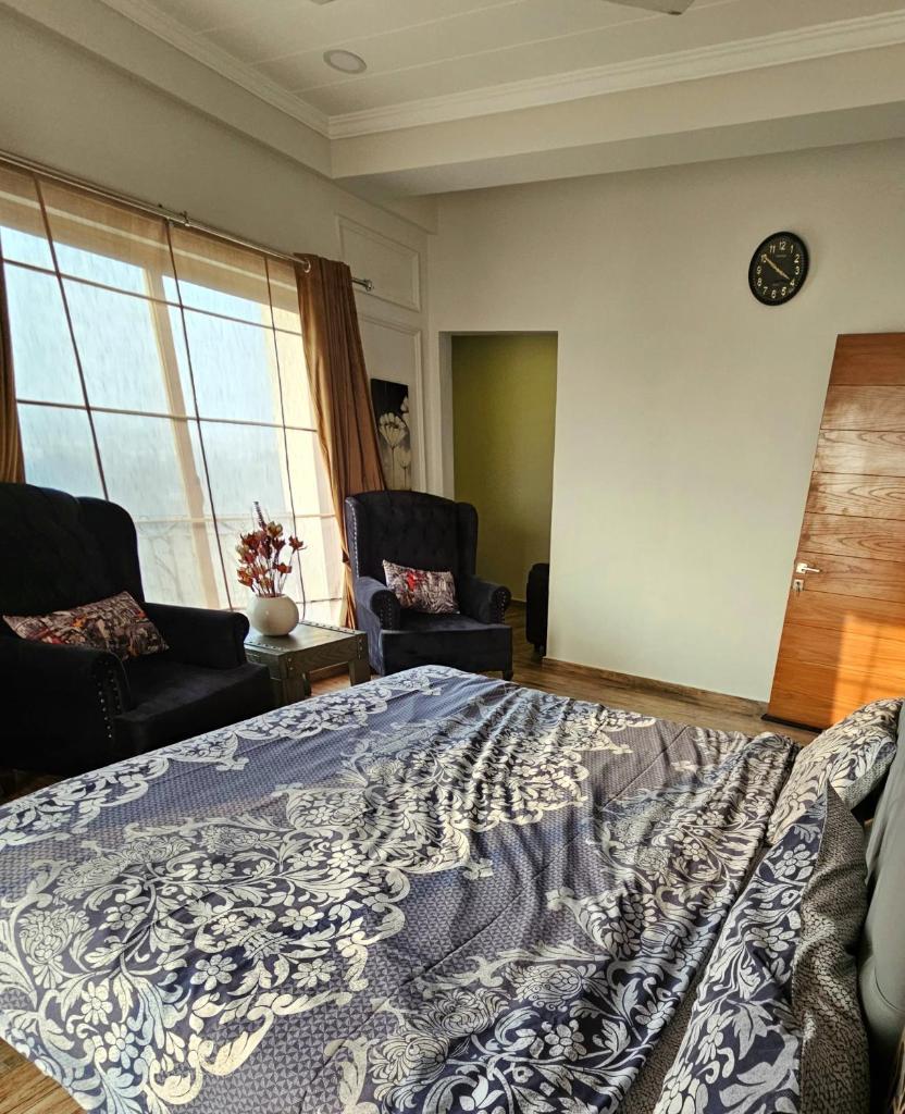 Aesthetic Scenic Luxurious Apartment - Bahria Heights photo 1