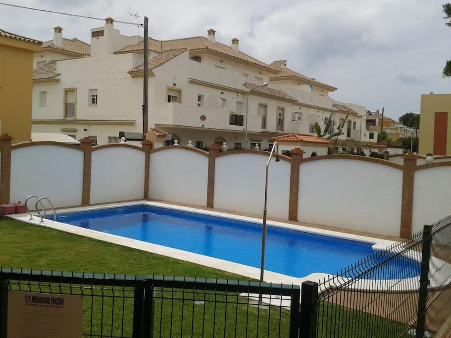 Piscina y garaje a 300 m de playa