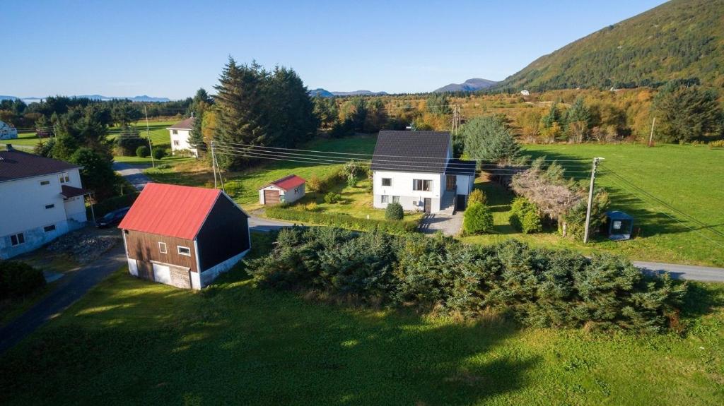 Haus auf der Insel Skuløya photo 1