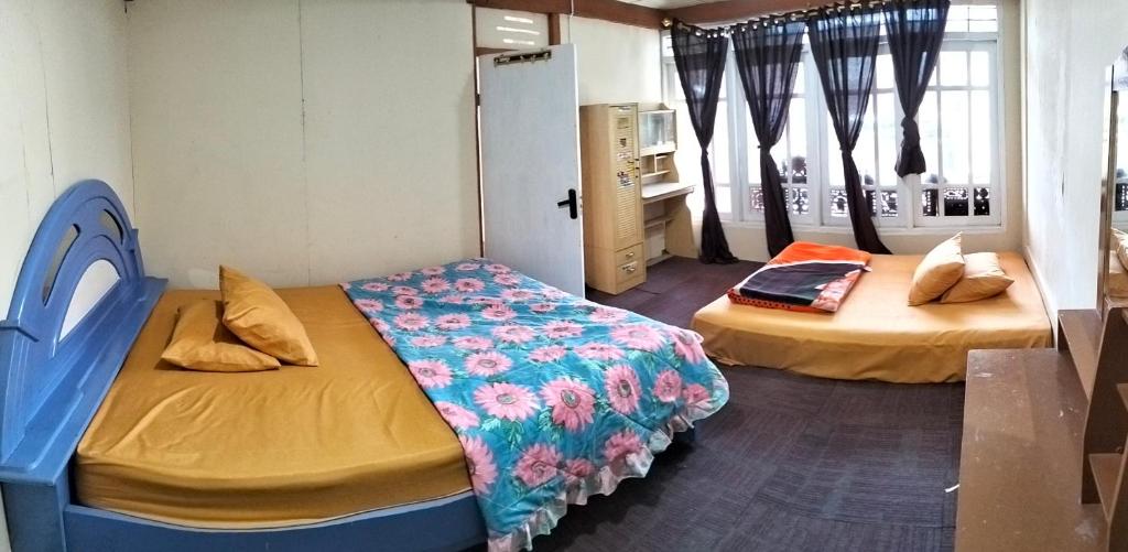 Homestay HUMAIRA DIENG villa full house 3 kamar,6 bed,dapur,ruang tamu,balkon,parkir,wifi photo 2