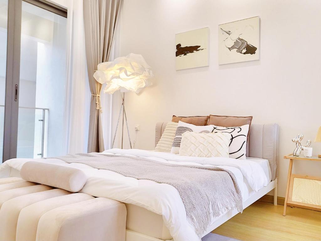 [Beachfront Seaview w Projector] 6-8 Pax, 3 Rooms. photo 1