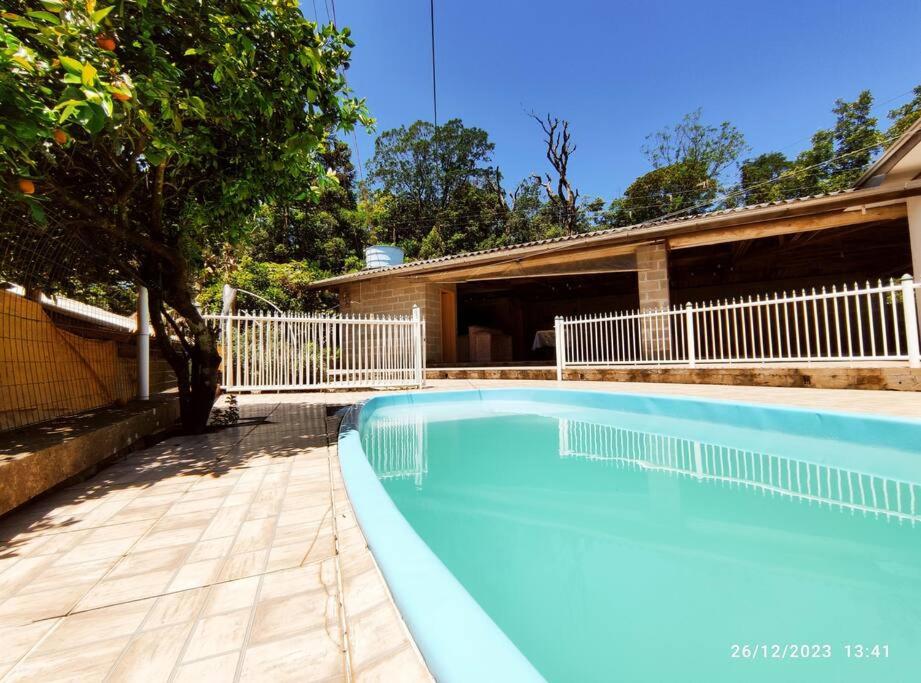 Casa de campo, Piscina e Cristo