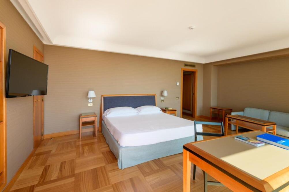 Hotel Royal Continental photo 1