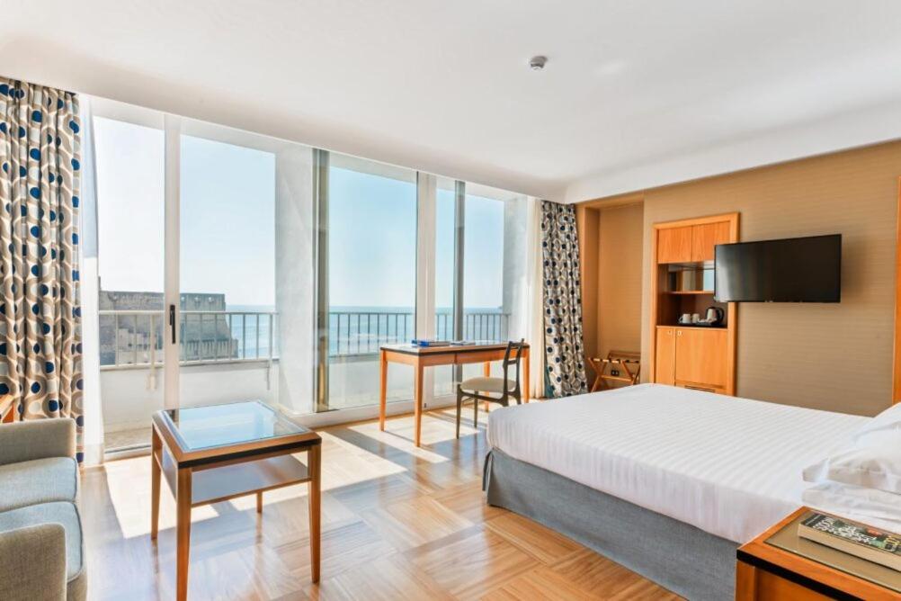 Hotel Royal Continental photo 2