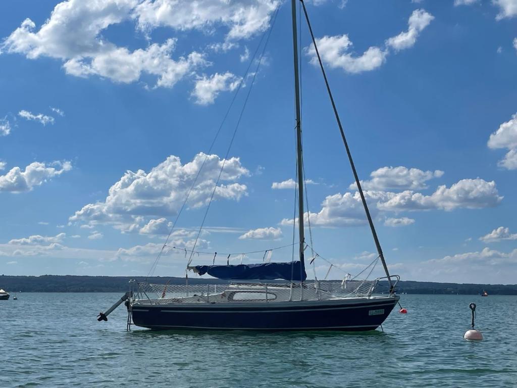 Übernachtung auf einem Segelboot photo 1