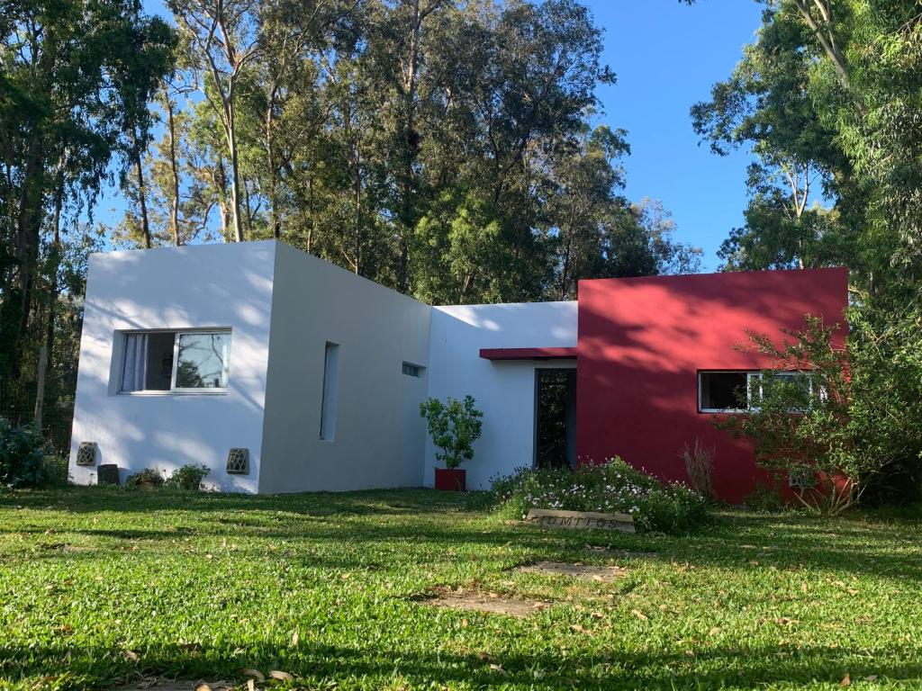 Casa con piscina y parque cercado