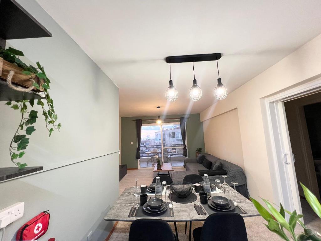 212 Apartment, A 2-bedroom escape photo 2