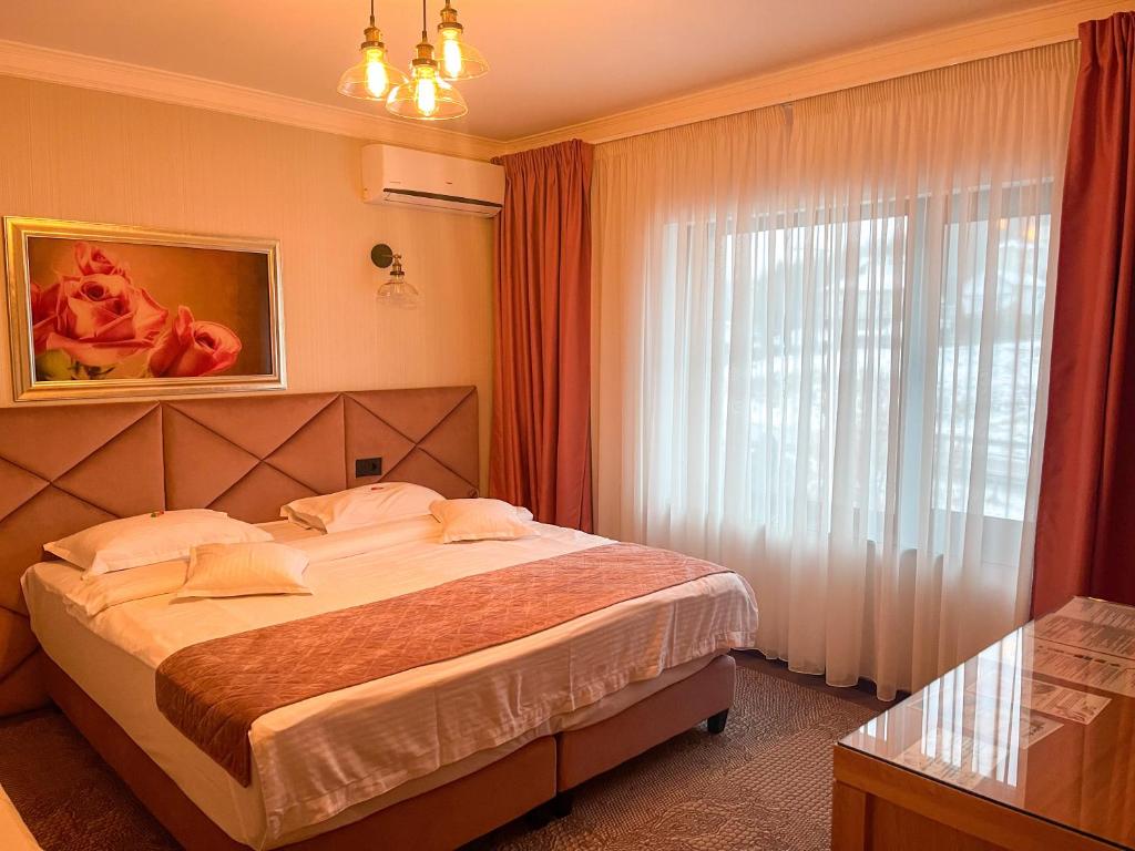 Hotel Roser House Boutique - pe malul lacului Colibita photo 4