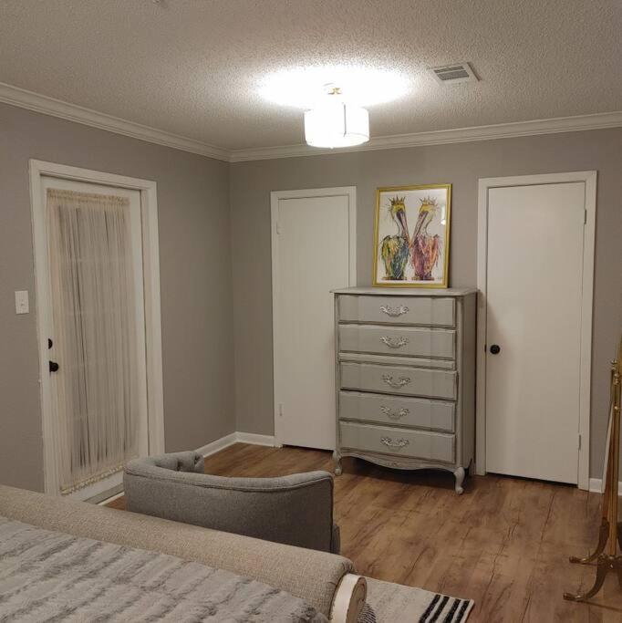 3BR Mid Century Modern Townhome on Parkway photo 1