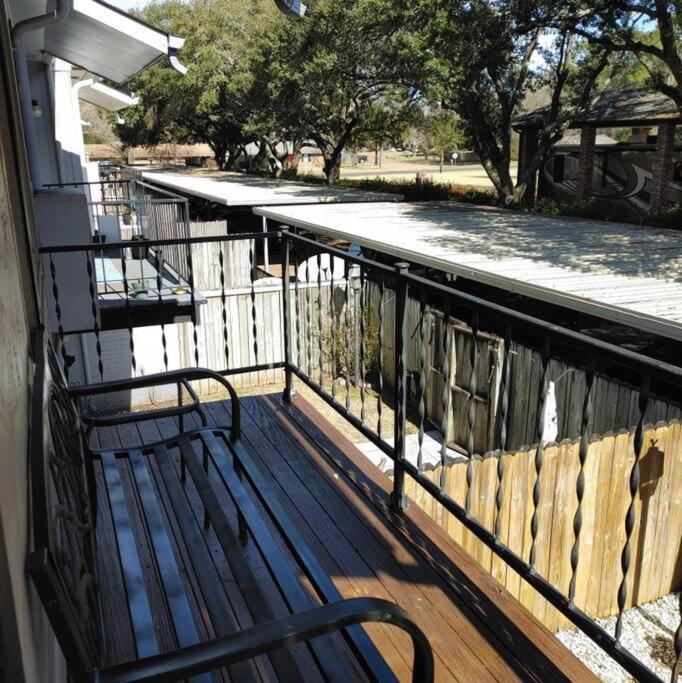 3BR Mid Century Modern Townhome on Parkway photo 2