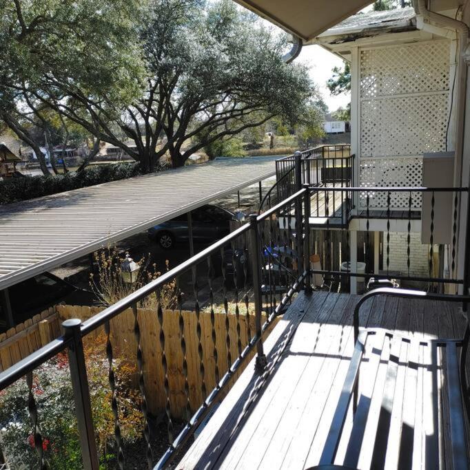 3BR Mid Century Modern Townhome on Parkway photo 3