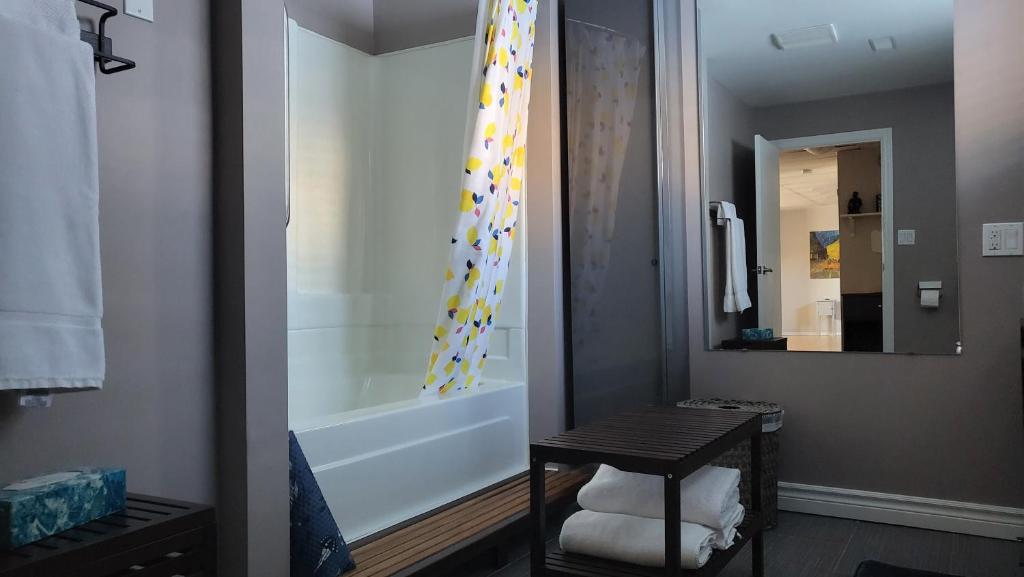 Private trendy studio with fireplace photo 1