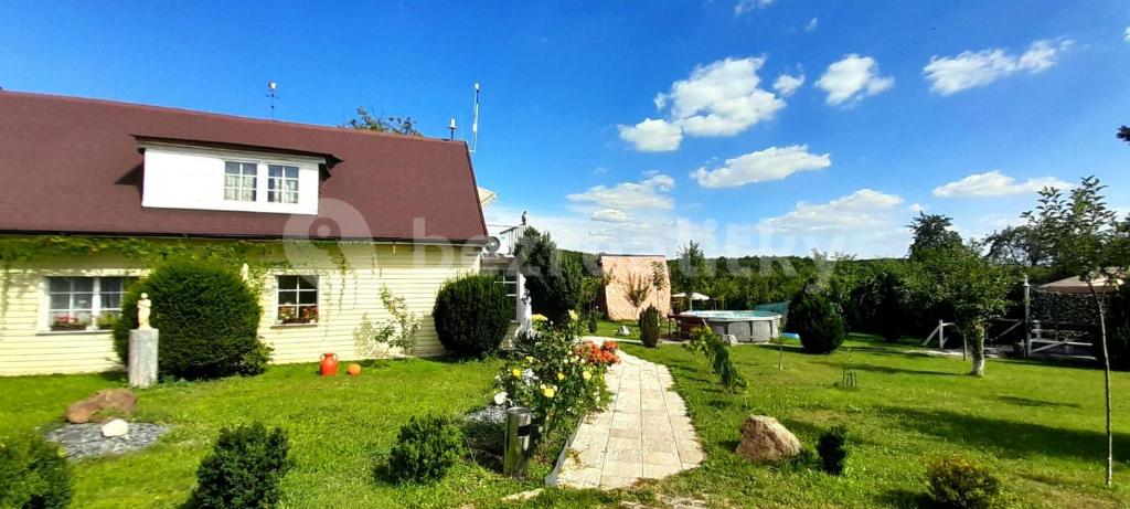 Family Villa in the City Garden