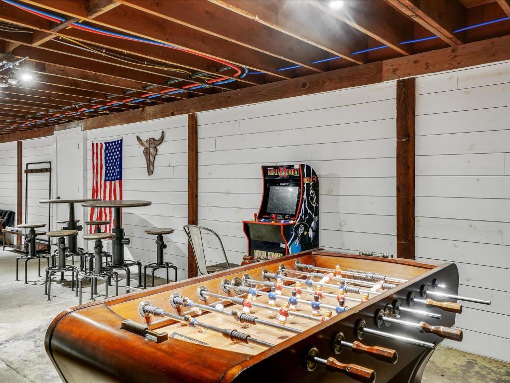 Scenic Rustic Farmhouse - Gameroom+Separate Suite photo 3