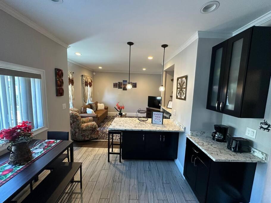 Spacious and Cozy- near T-station-Quiet Neighborhood! photo 3