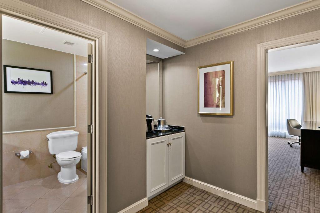 The Royal Sonesta Harbor Court Baltimore - Tap to explore photos