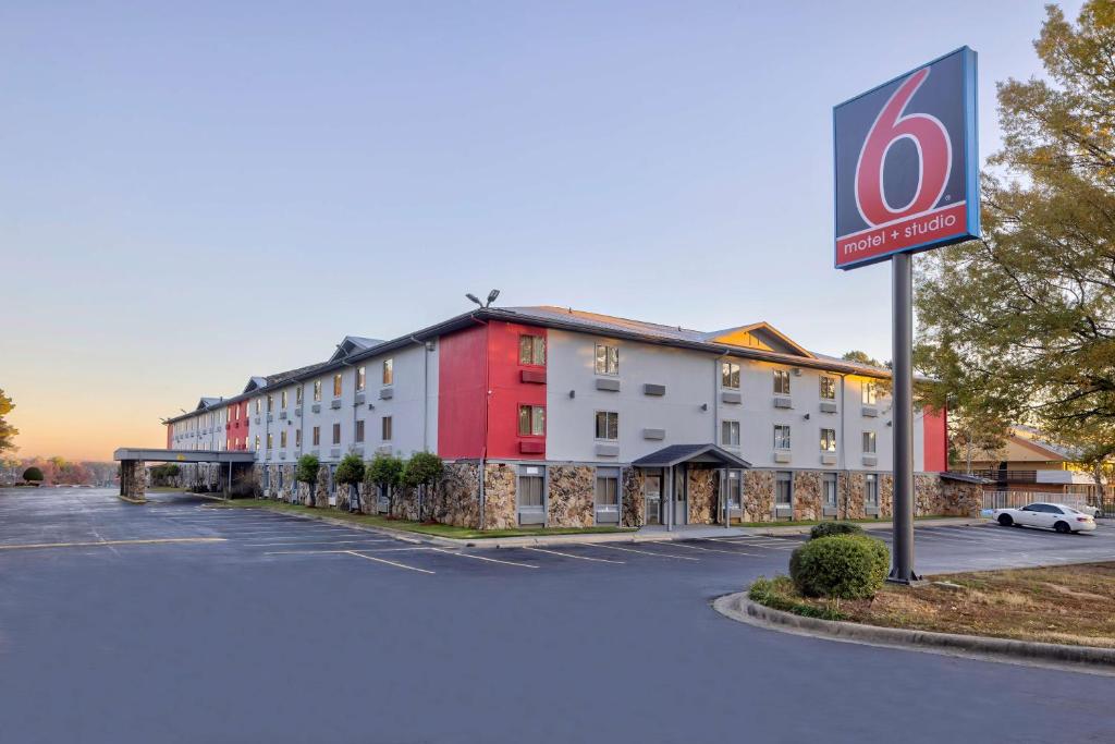 Motel 6 Little Rock, AR - South image