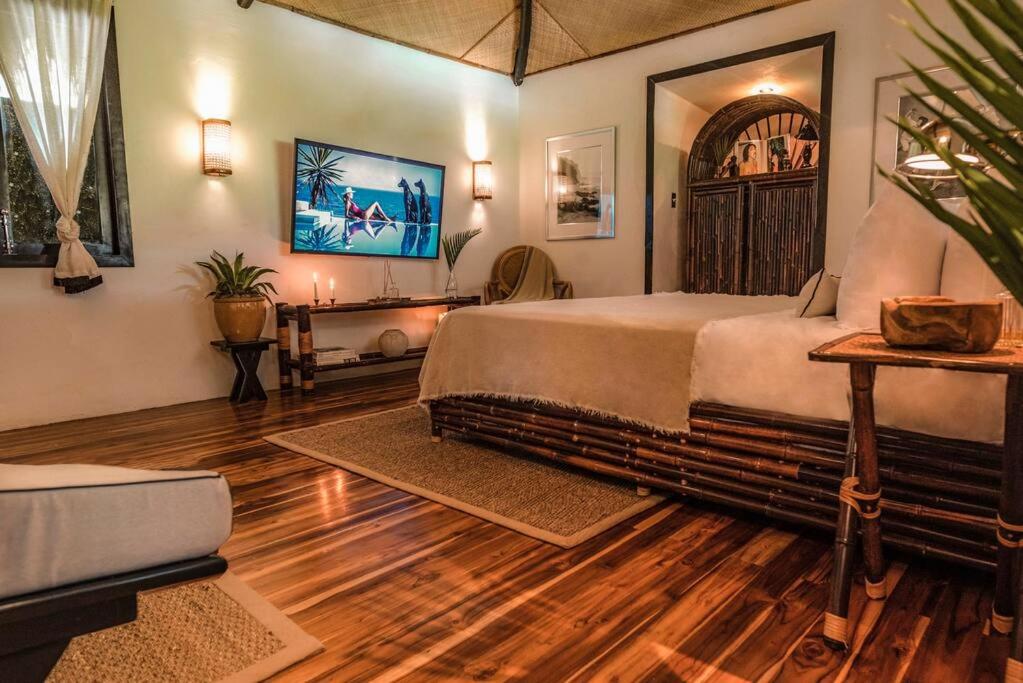Coco Bungo - Beachside Bungalow #3