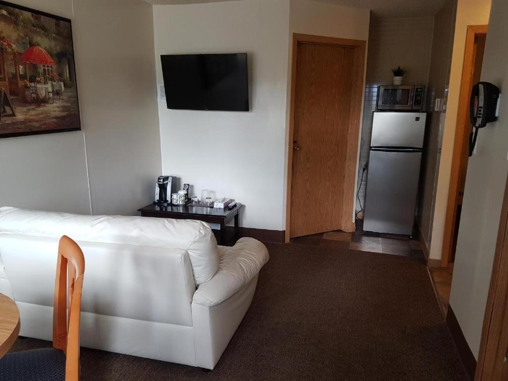 Pines Motel photo 4