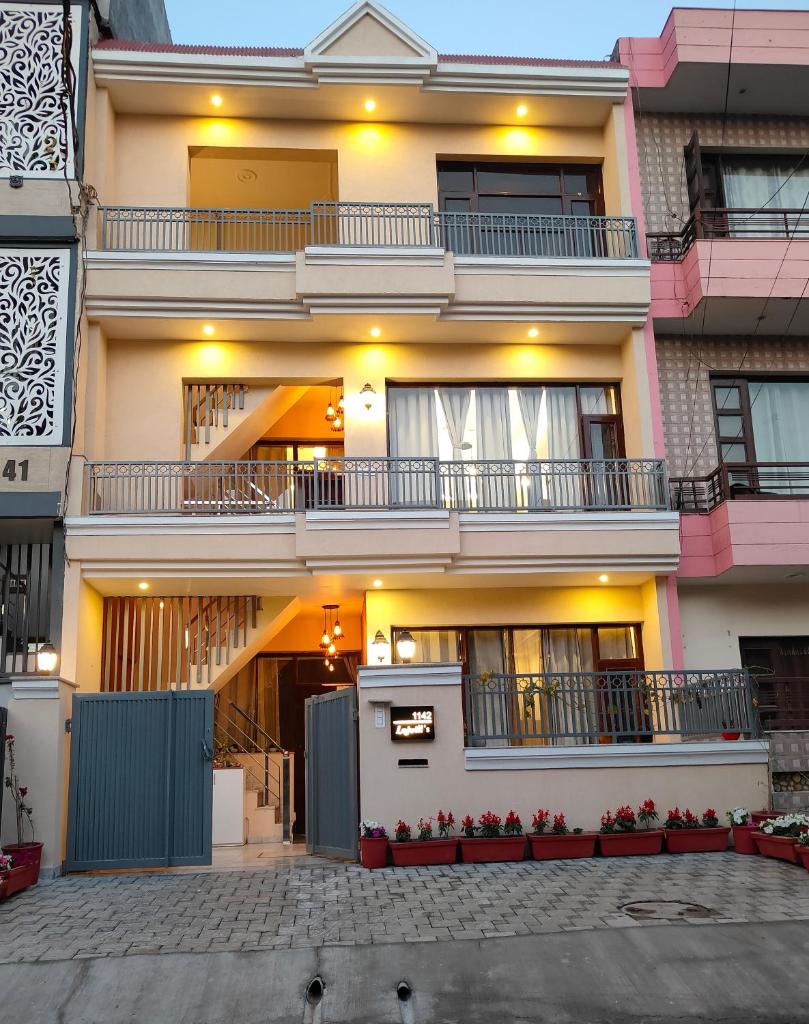 Aura Home Stay