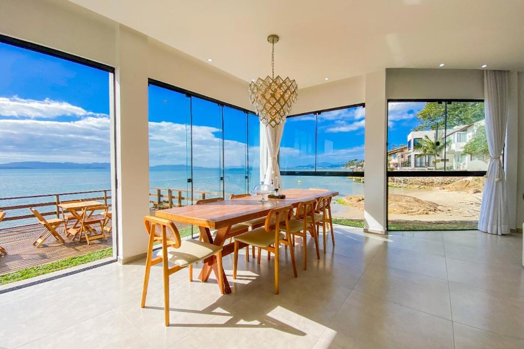 Casa Pé na Areia- Alto Padrão