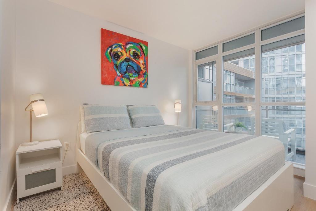 Cozy 2BR Close to CN Tower & Harbourfront photo 3