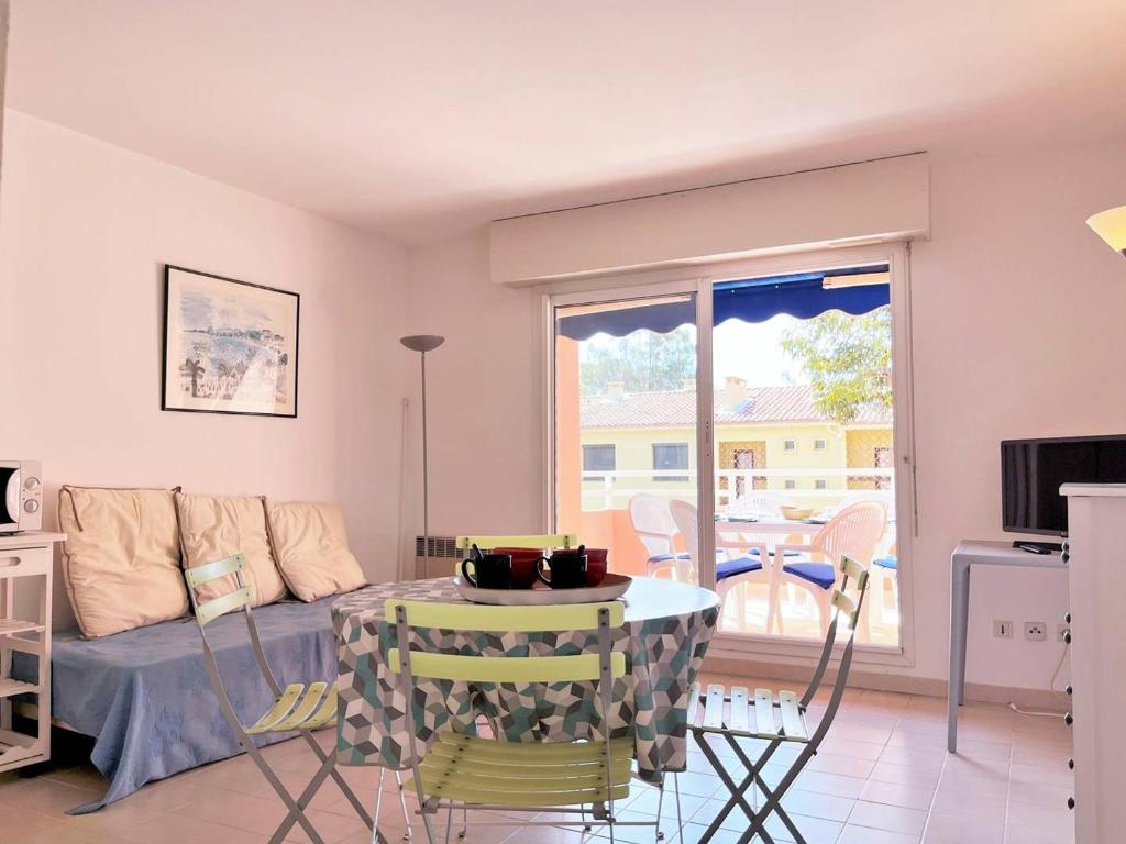 Appartement Le Lavandou, 2 pièces, 5 personnes - FR-1-251-538 photo 2