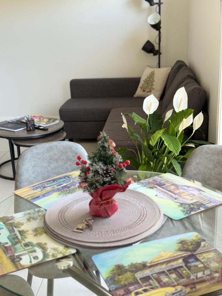 Cosy Sunlit Home Away from Home photo 3