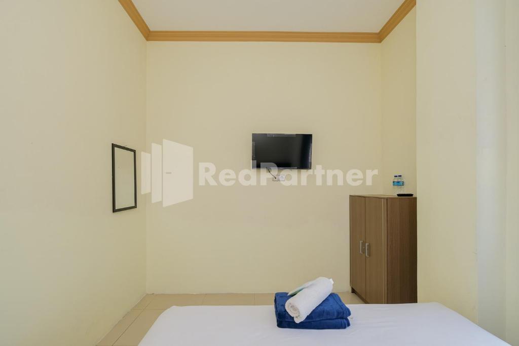 Grand Kencana Guesthouse near Wisata Bahari Lamongan Mitra RedDoorz photo 1