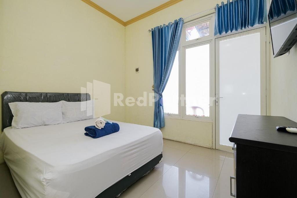 Grand Kencana Guesthouse near Wisata Bahari Lamongan Mitra RedDoorz photo 4