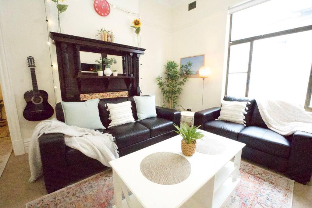 Heart of Coogee - Semi/2 Bed Federation House & AC