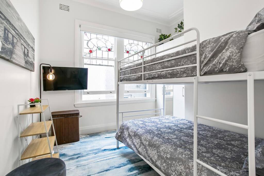 Heart of Coogee - Semi/2 Bed Federation House & AC photo 3