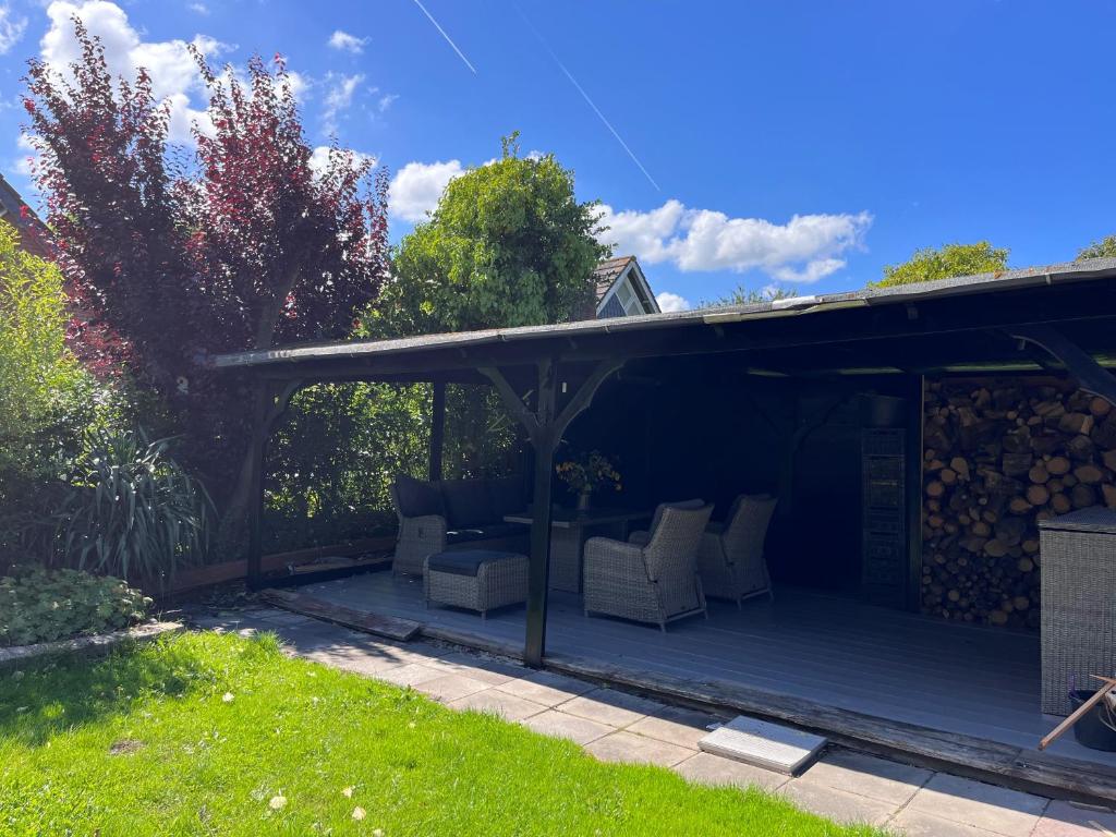 Cosy Vacation home with large fenced garden photo 3