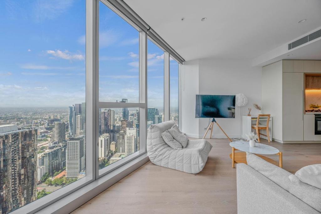 NEW Top Floor L70 CBD Luxury Apt photo 3
