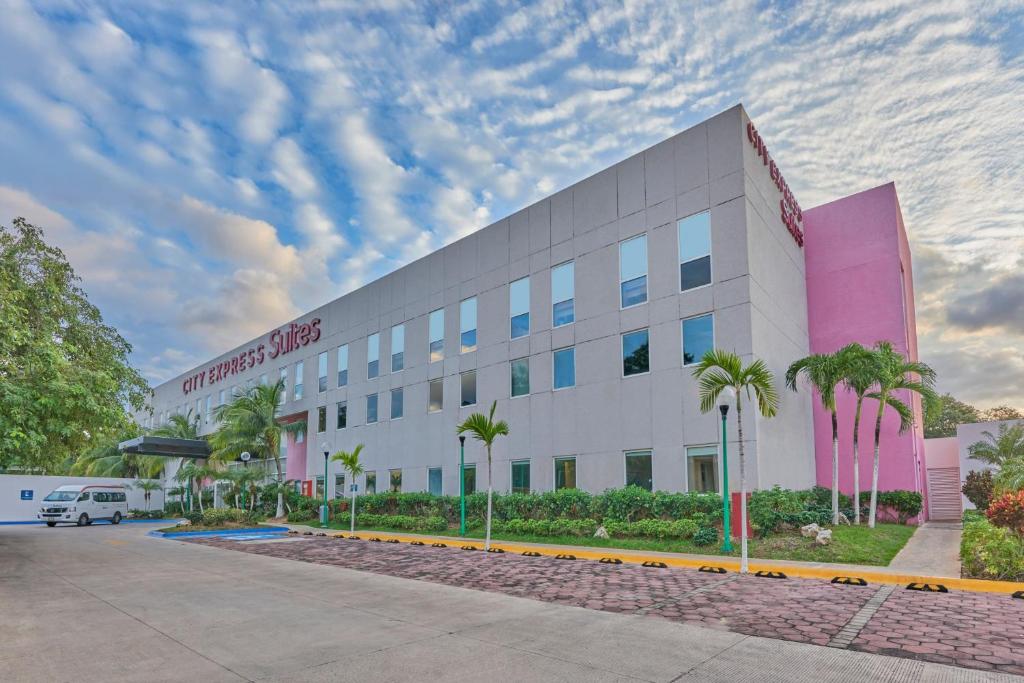 City Express Suites by Marriott Playa del Carmen photo 2