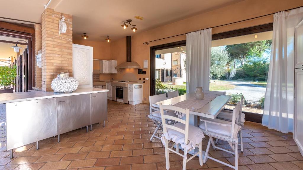 VILLA ISOTTA 8&4, Emma Villas photo 4