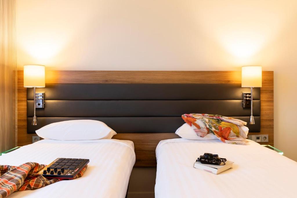Moxy Berlin Ostbahnhof by Marriott - Tap to explore photos