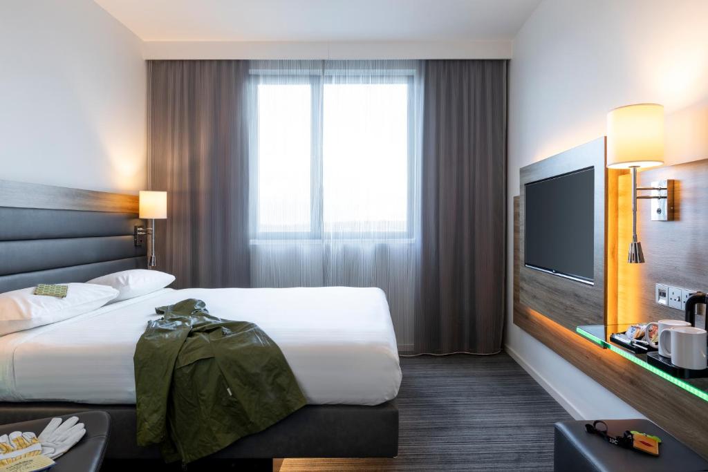 Moxy Berlin Ostbahnhof by Marriott - Tap to explore photos